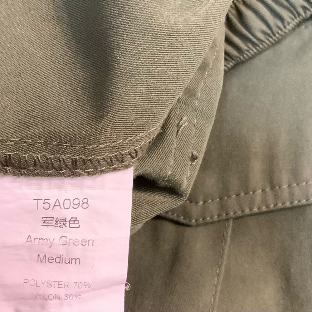 Women’s Army Green Cargo Pants - Picture 5 of 6